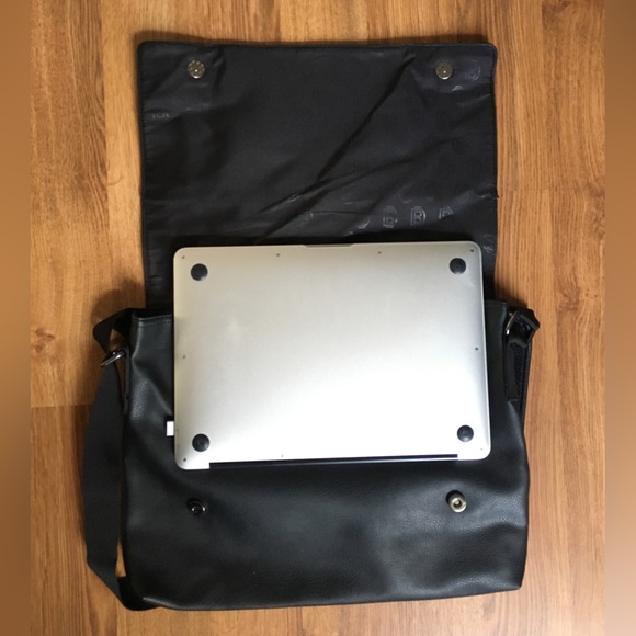 Buffaloes by David Bitton black 16in laptop bag - Picture 3 of 10